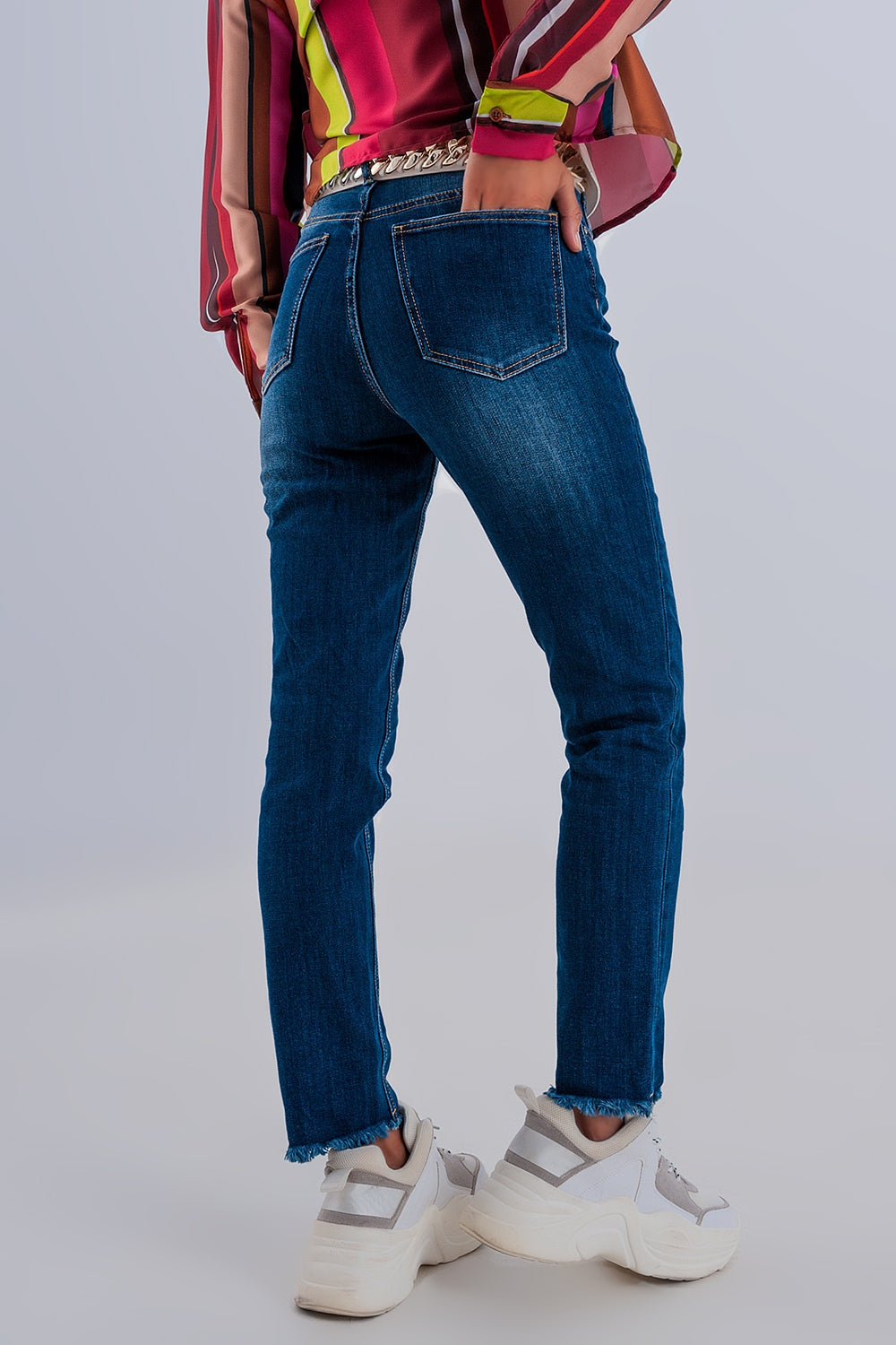Vaqueros skinny de cintura alta con bajos sin rematar en azul oscuro Q2