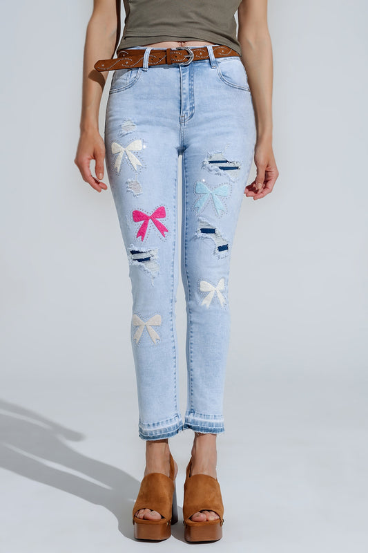 Q2 Vaqueros super ajustado azul claro con pajarita y rotos