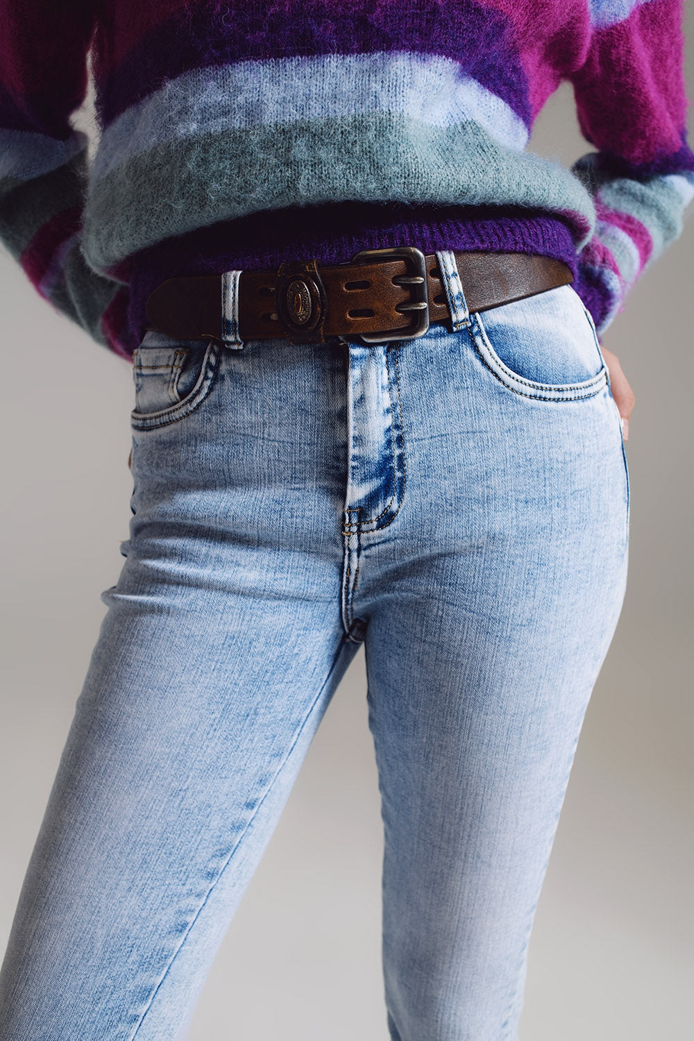 Vaqueros super skinny en talle medio con lavado azul claro Q2
