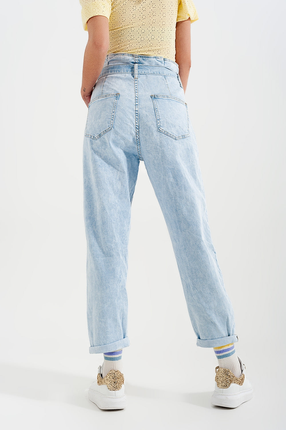 Vaqueros tapered con cintura paper bag en lavado claro vintage Q2
