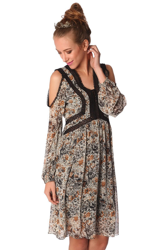 Q2 Vestido a media pierna con estampado floral azul y aplicaciones de croché