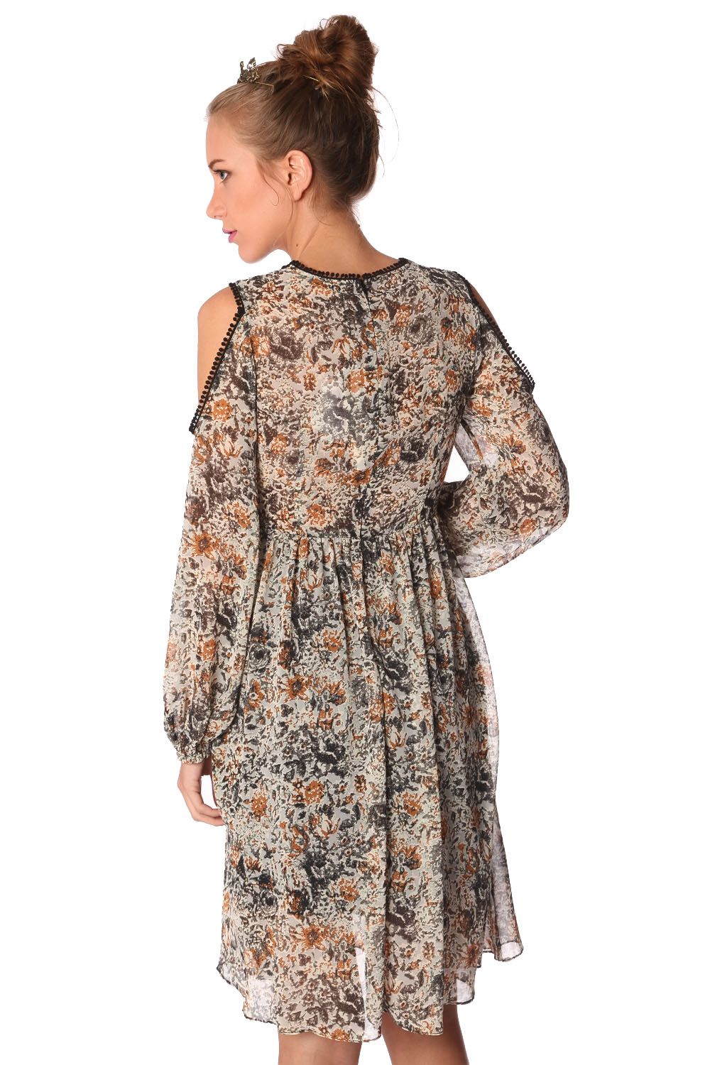 Vestido a media pierna con estampado floral azul y aplicaciones de croché Q2