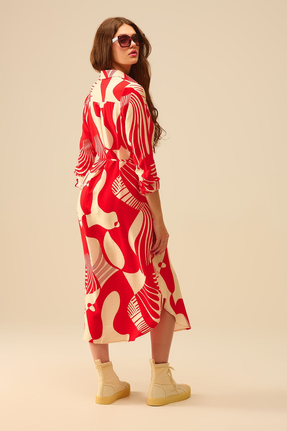 vestido abotonado con estampado abstracto en rojo Q2