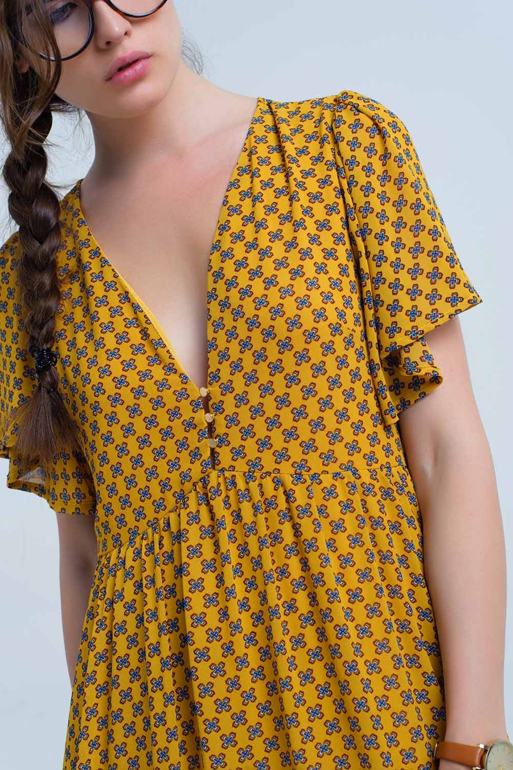 Vestido amarillo con vuelo y estampado geometrico Q2