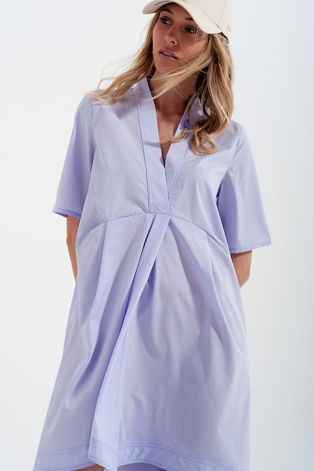 Vestido amplio corto en color lila a capas Q2