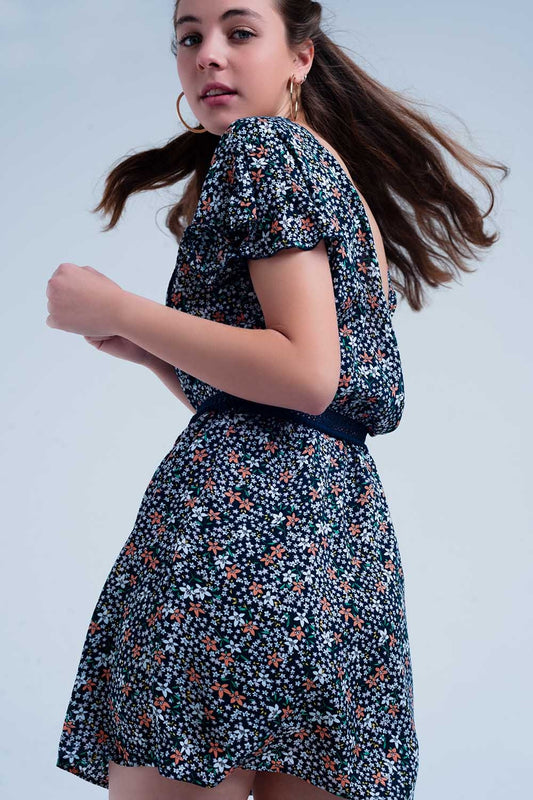 Q2 Vestido azul marino con estampado de flores y detalle abierto en la espalda