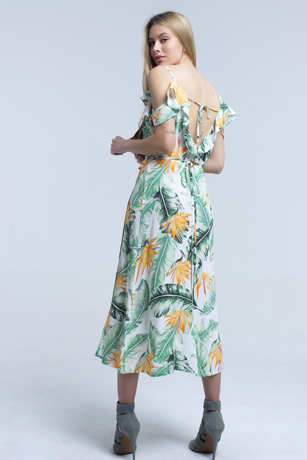 Vestido blanco midi en hojas tropicales Q2