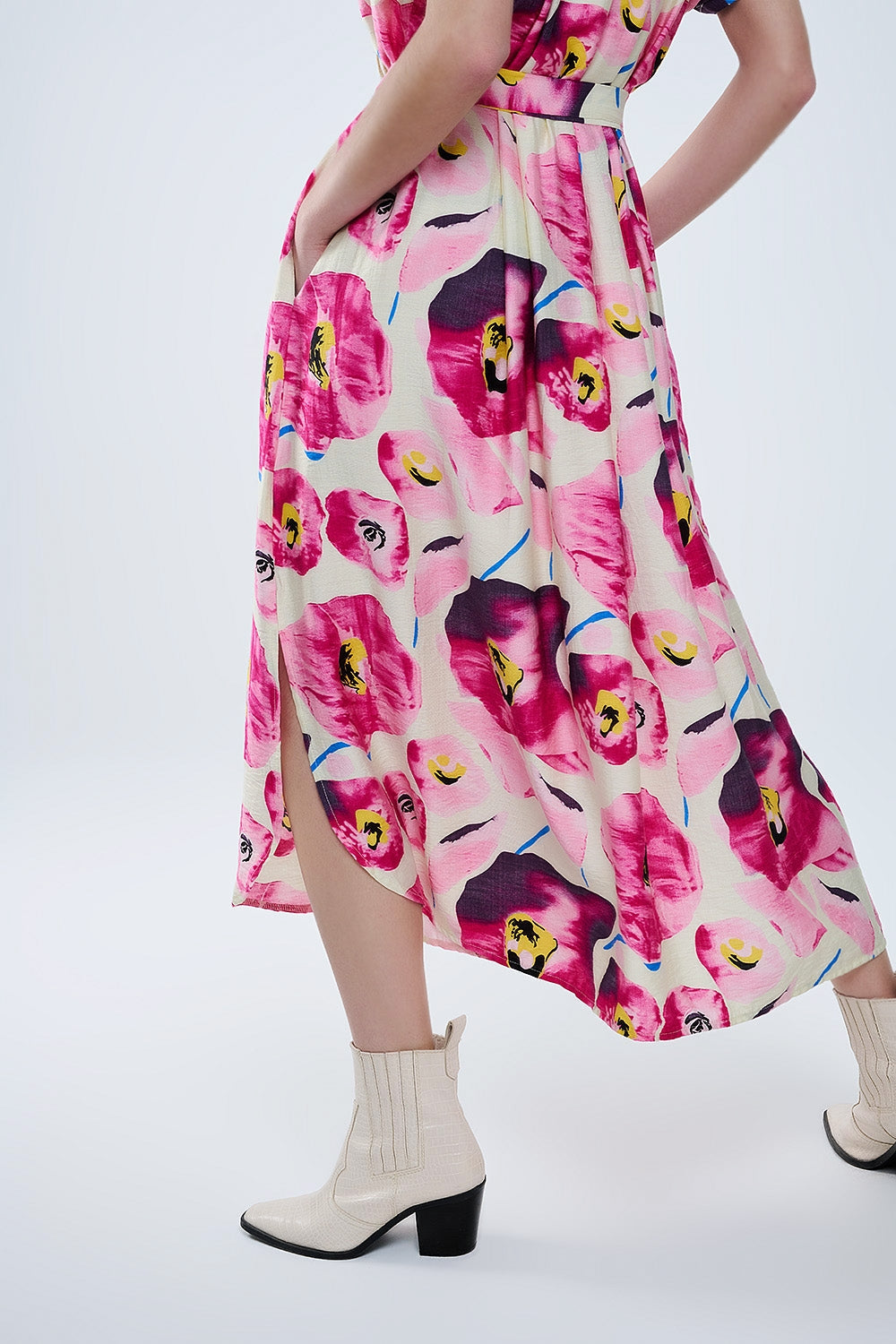 Vestido camisero abotonado con estampado floral en fucsia Q2