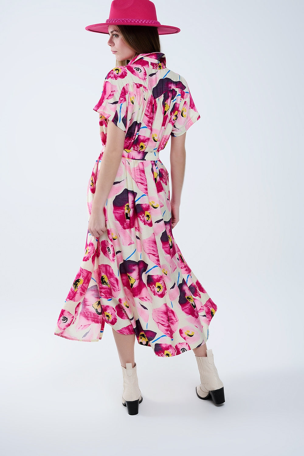 Vestido camisero abotonado con estampado floral en fucsia Q2