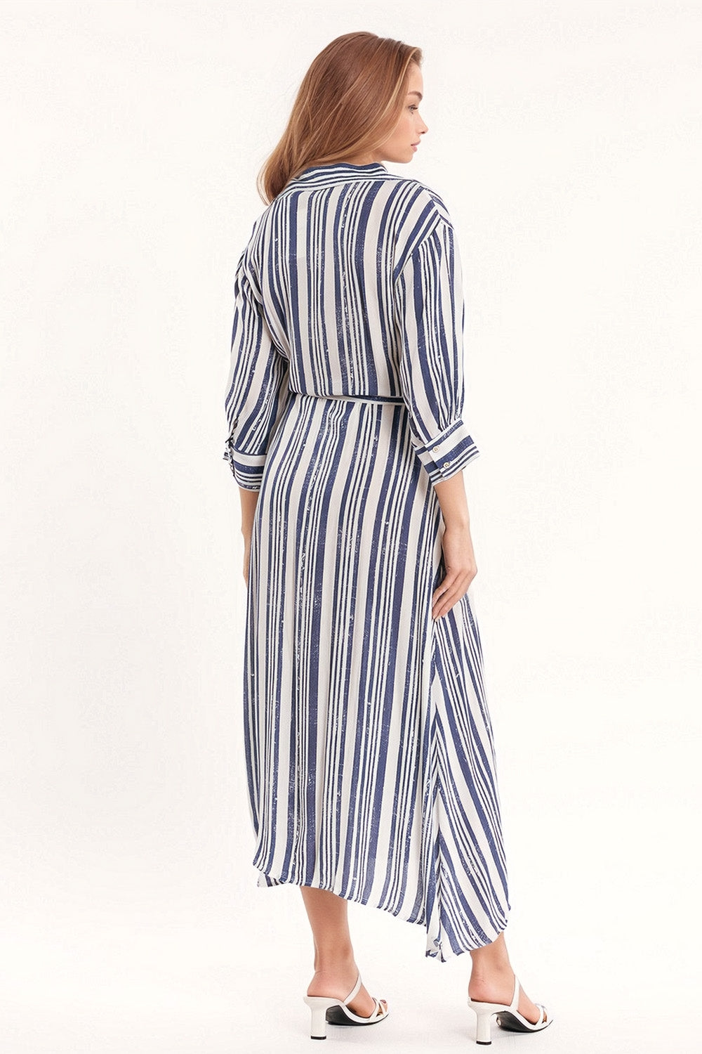 Vestido camisero largo a rayas con manga 3/4 y cinturón en azul y blanco Q2
