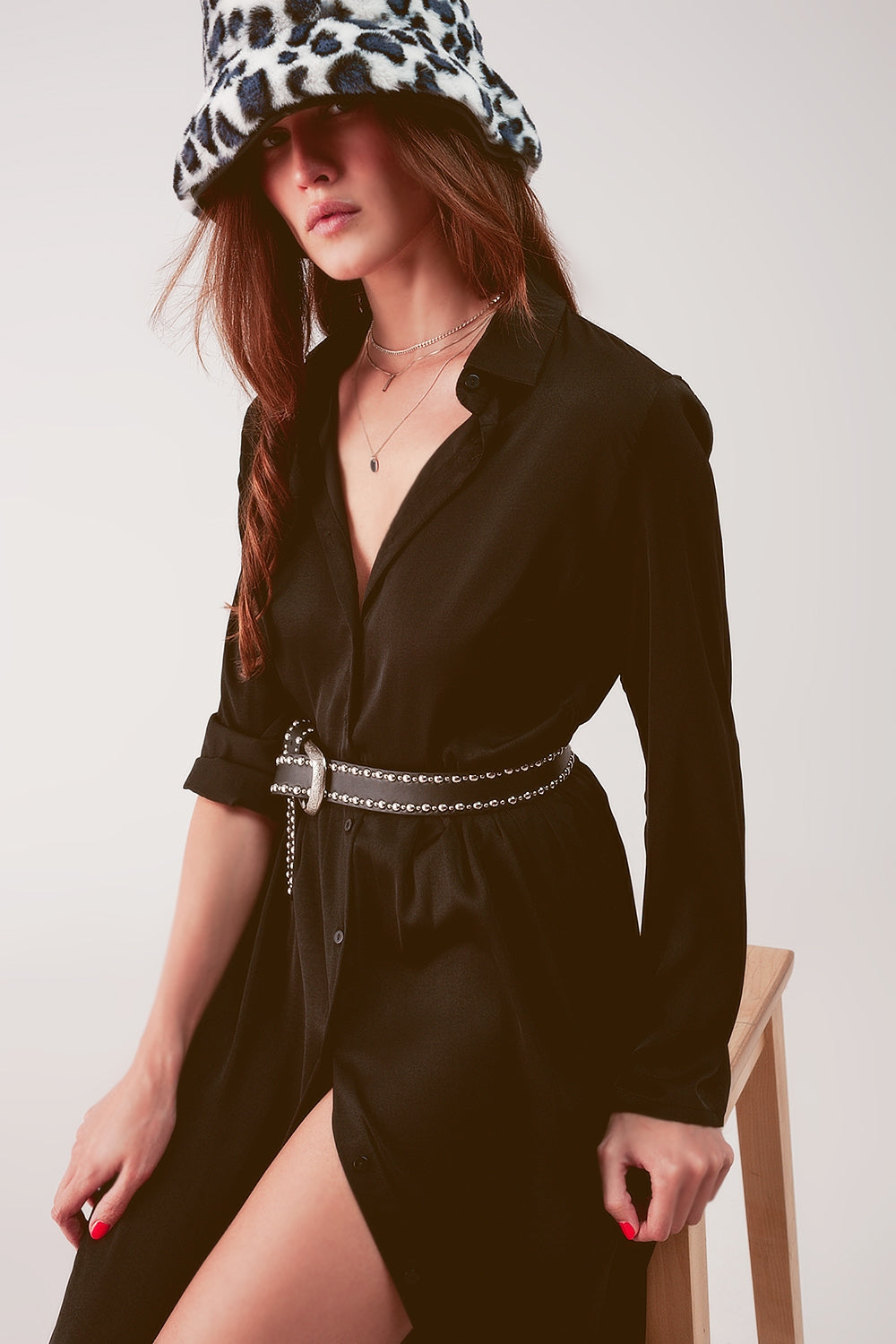 Vestido camisero largo negro de corte holgado Q2