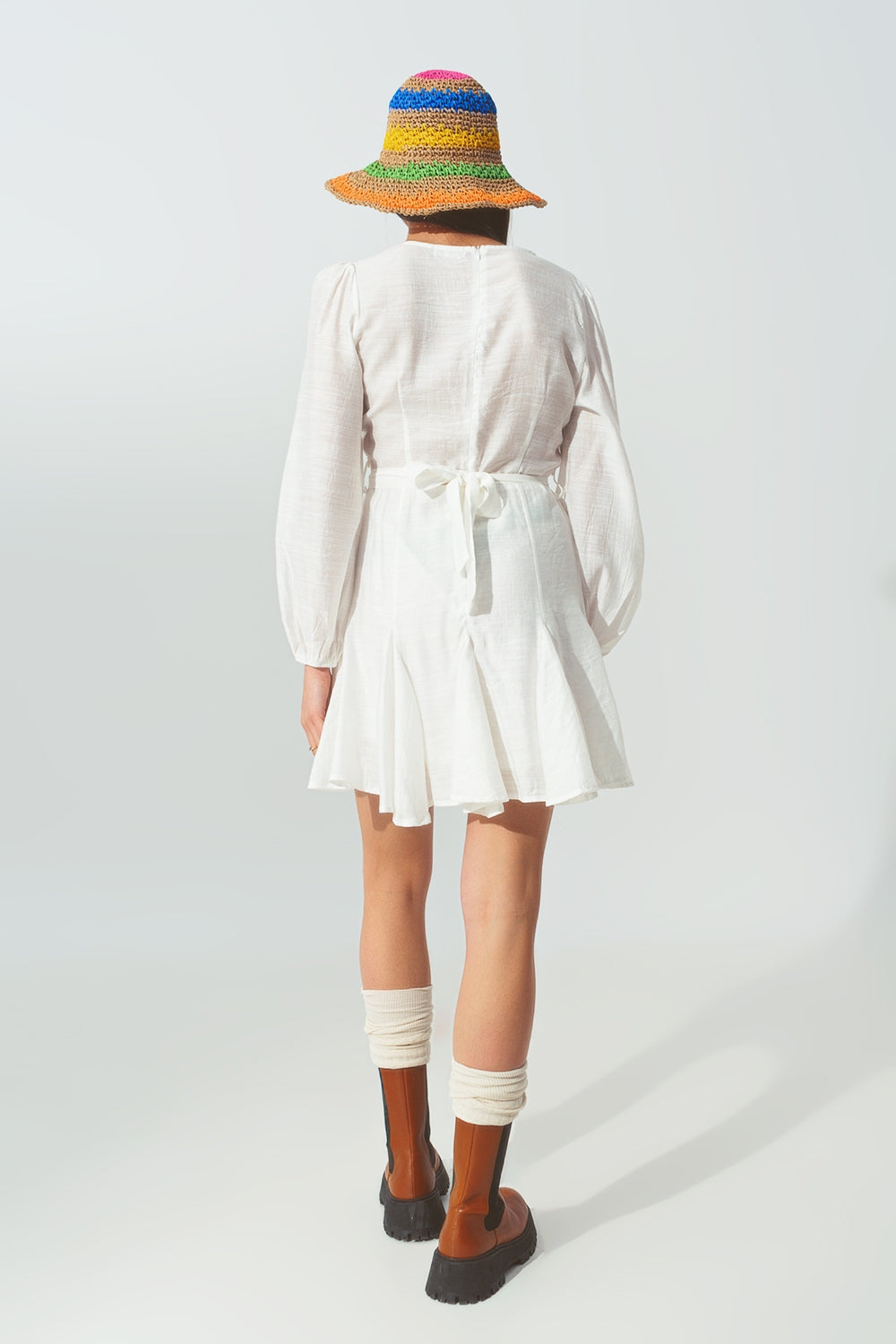 Vestido con Cuello en V con Volantes en Blanco Q2