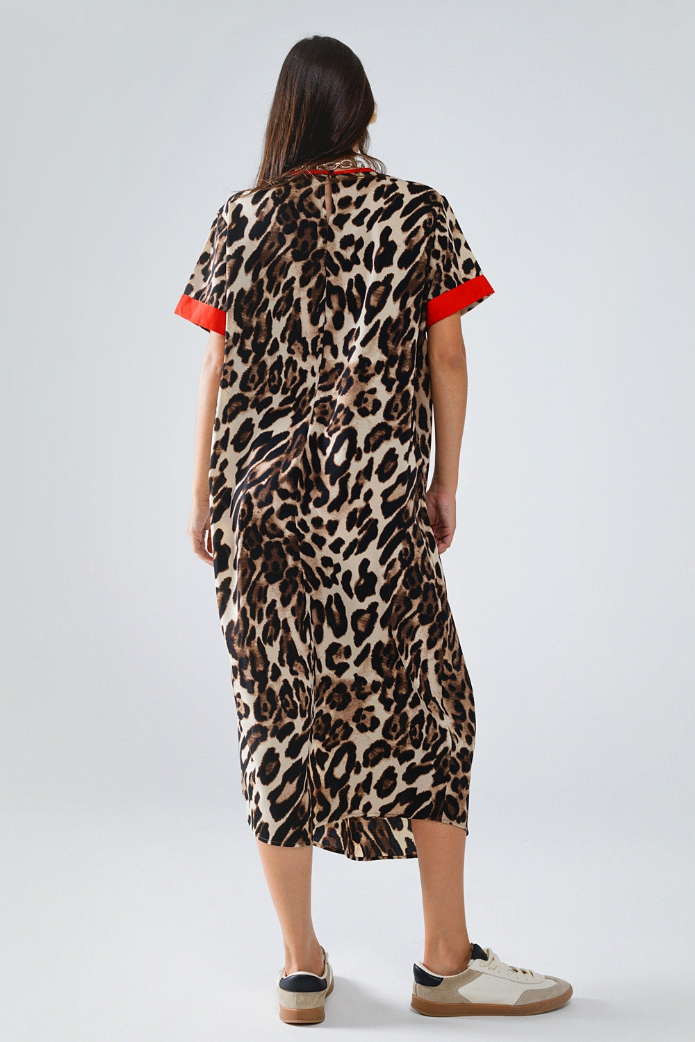Vestido con estampado de leopardo y detalle de nudo delantero Q2