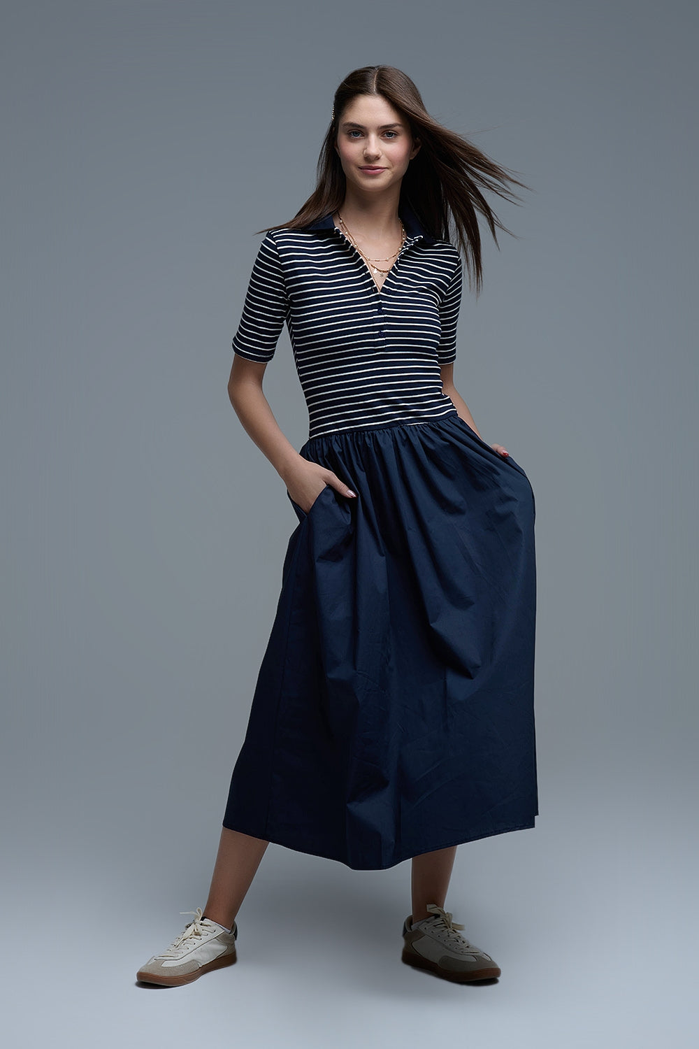 Vestido con top de rayas de polo y falda midi de popelín en azul marino Q2