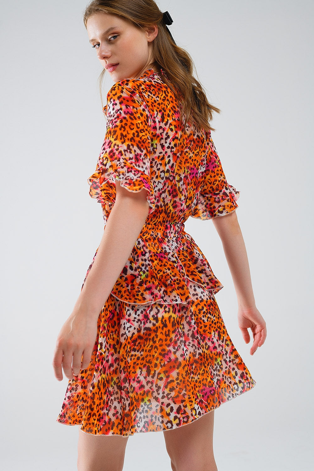 Vestido corto con estampado animal en naranja y blanco Q2