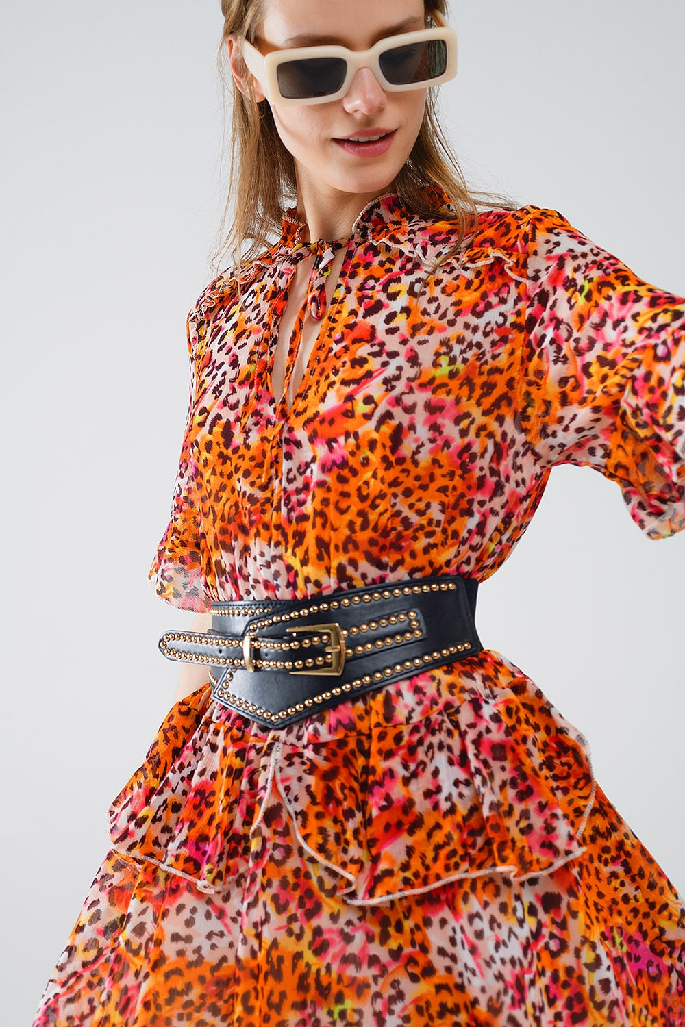 Vestido corto con estampado animal en naranja y blanco Q2