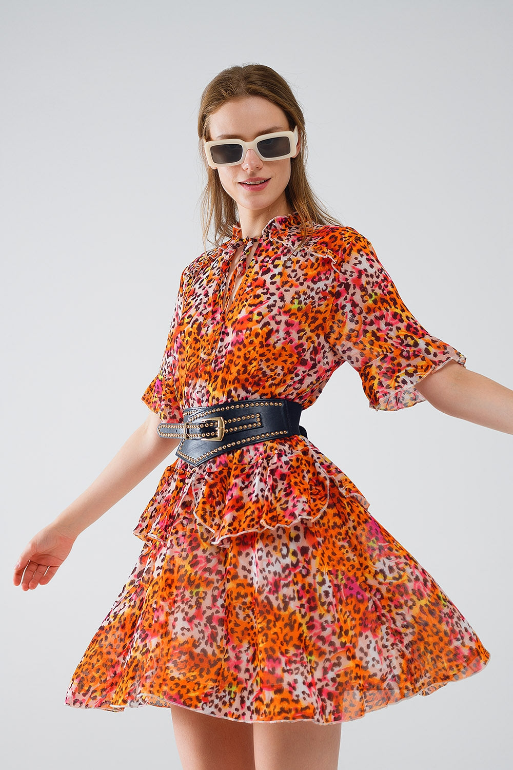 Vestido corto con estampado animal en naranja y blanco Q2