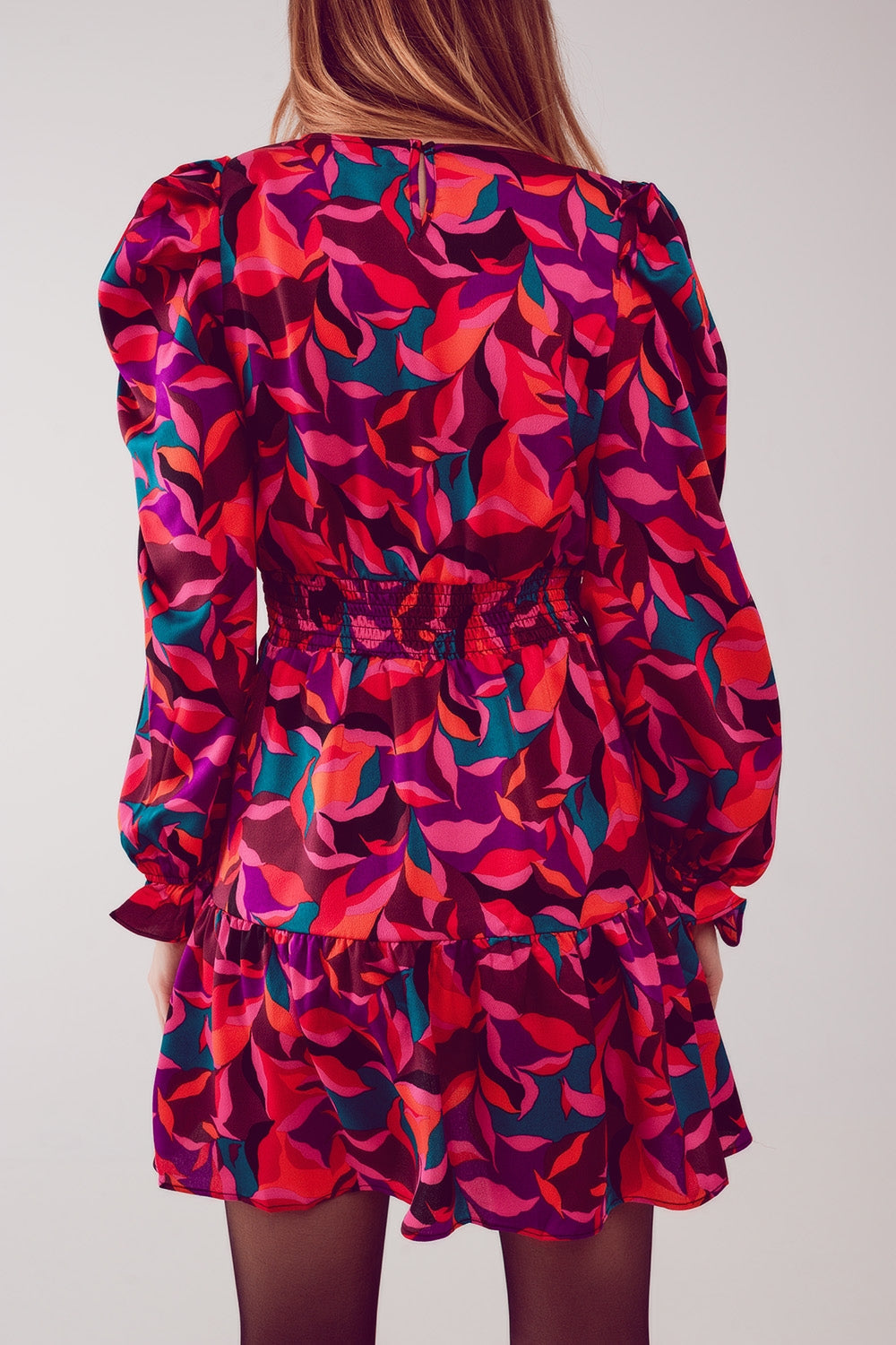Vestido corto con mangas abullonadas en fucsia Q2