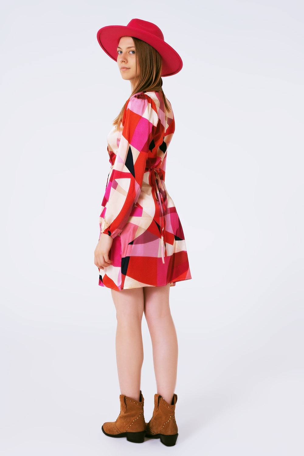 Vestido corto cruzado con estampado abstracto en fuxia Q2