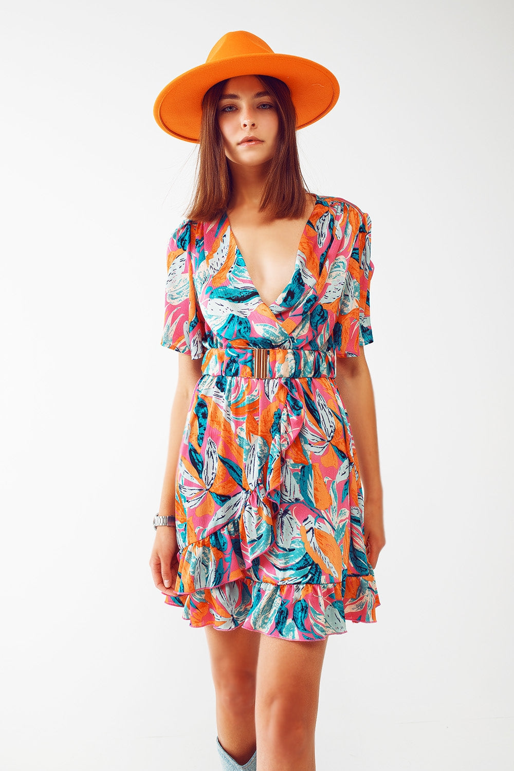 Vestido corto cruzado con estampado floral y cinturón en naranja Q2