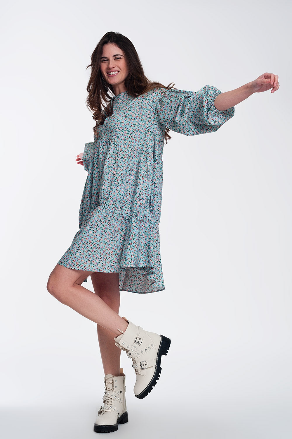 Q2 Vestido corto turquesa amplio con bajo con volante mangas abullonadas y flores
