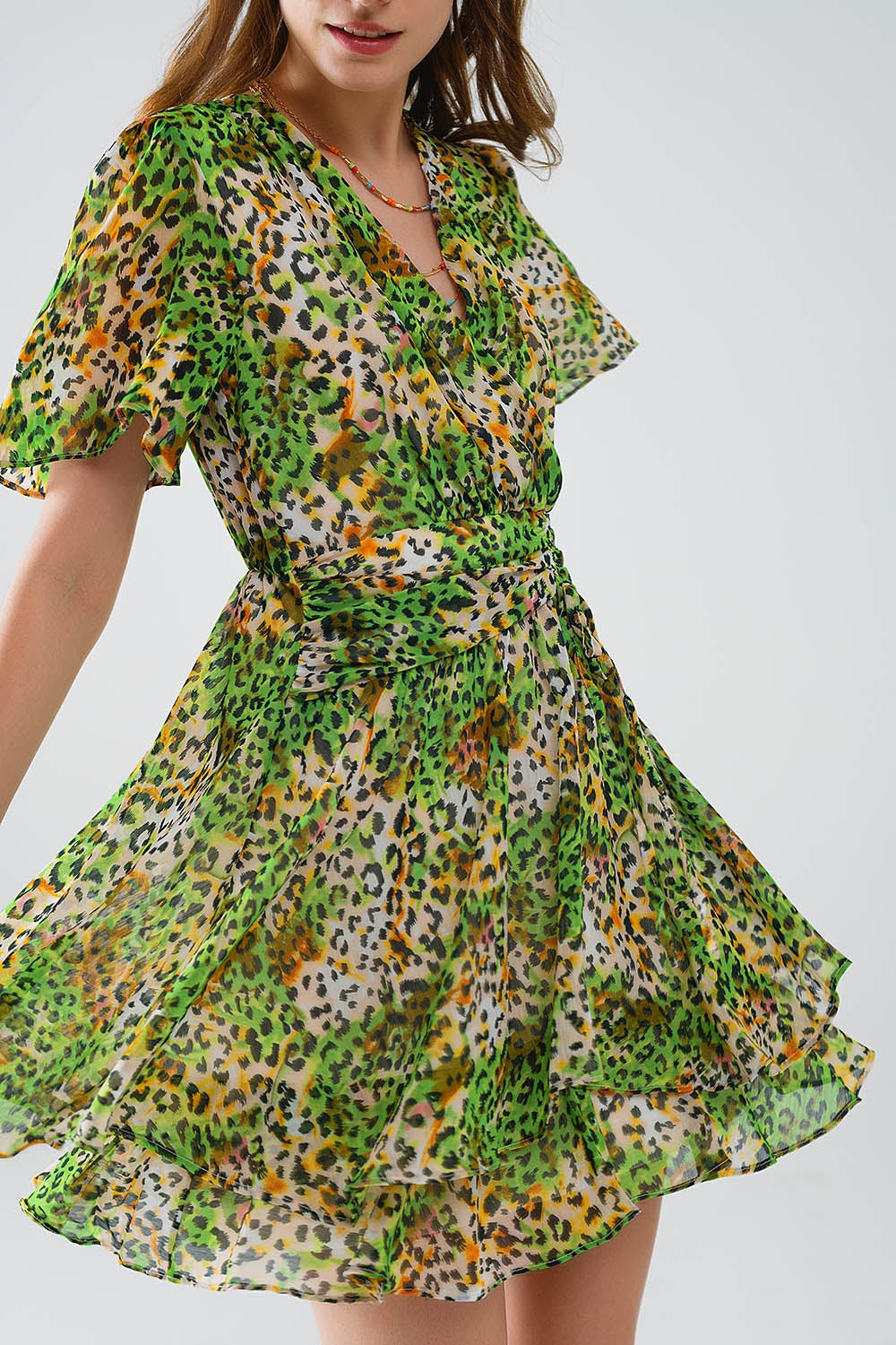 Vestido Corto Verde Multicolor Con Top Cruzado Con Estampado Animal Q2