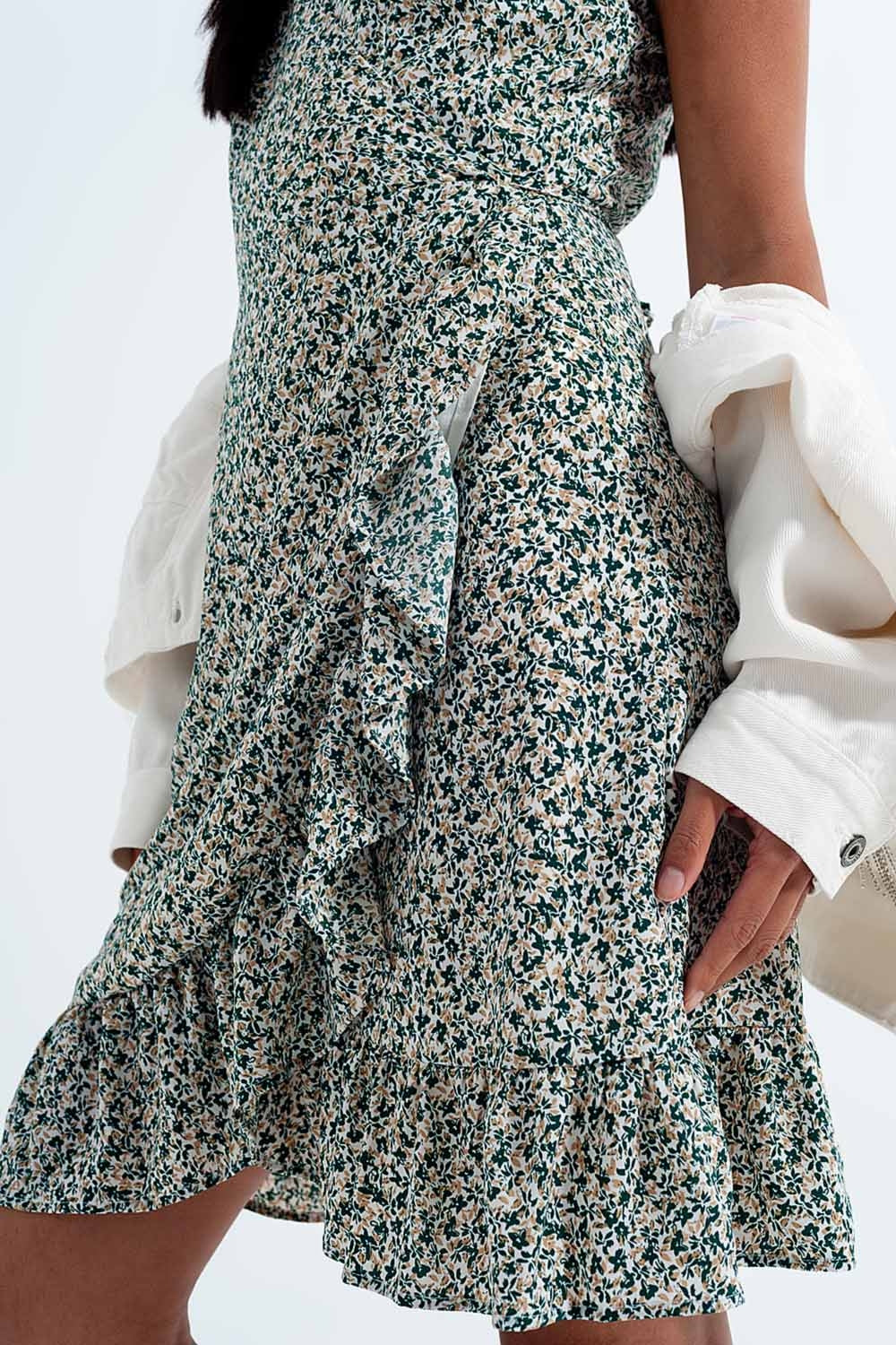 Vestido cruzado con volante y estampado floral verde Q2