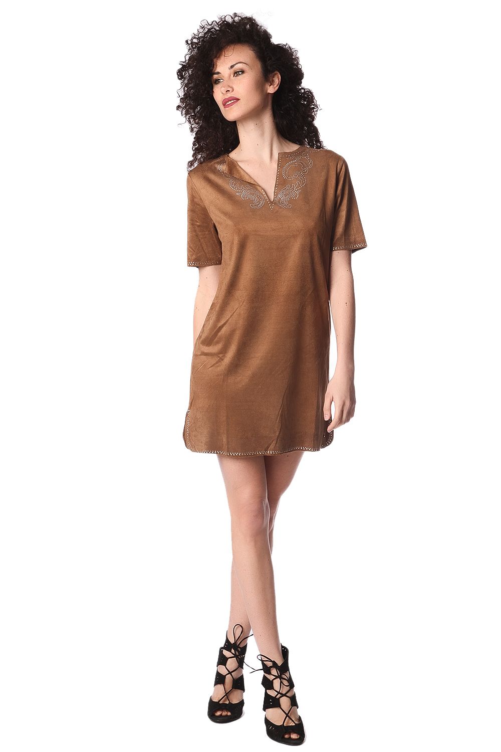 Vestido de ante beige con manga 3/4 y detalle de adorno Q2