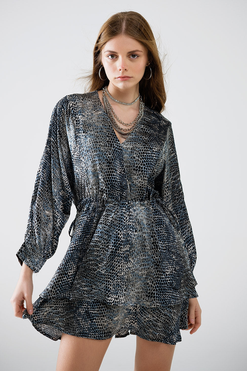 vestido de gasa con estampado de leopardo gris Q2