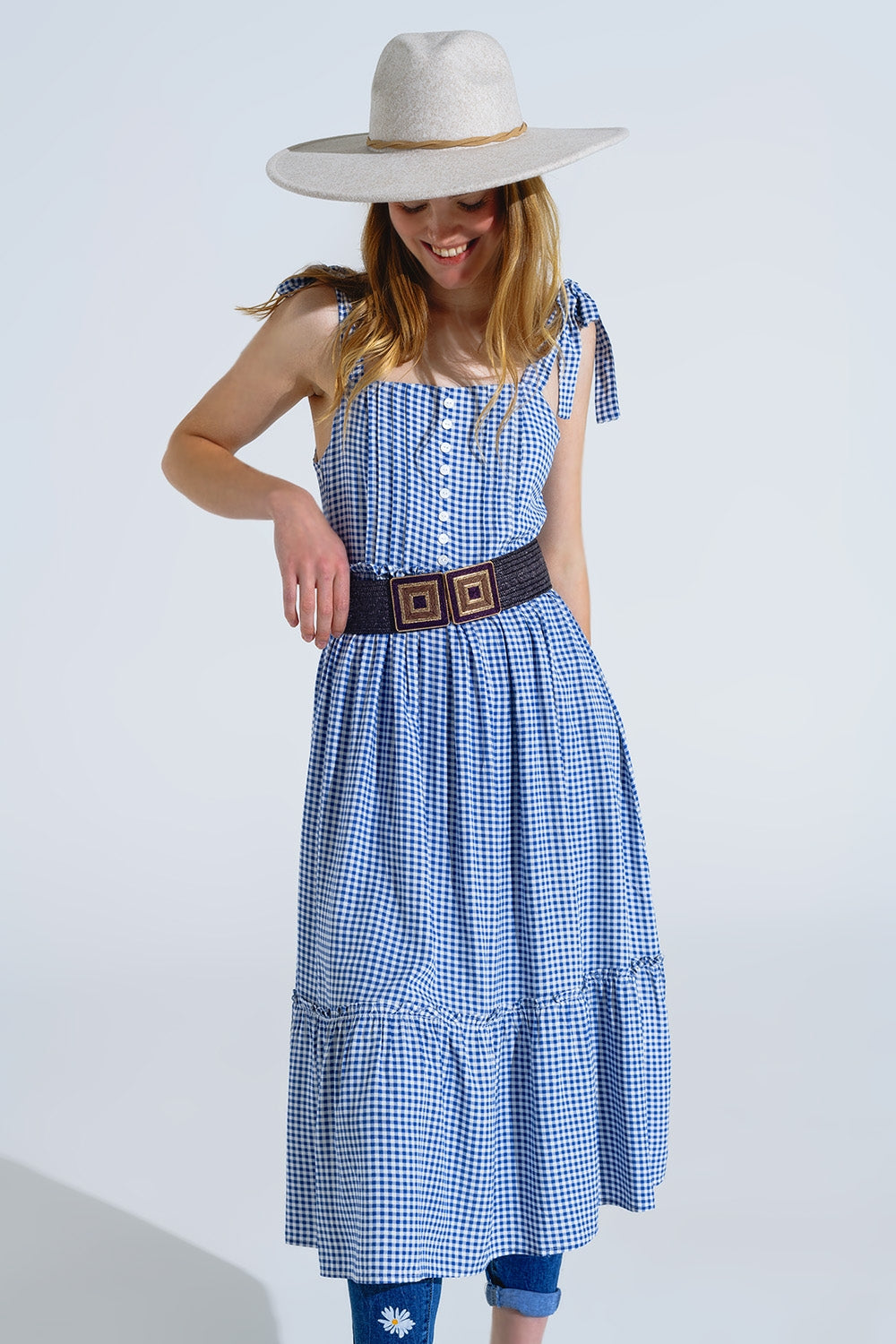 Vestido de guinga azul y blanco en línea A con tirantes ajustables Q2