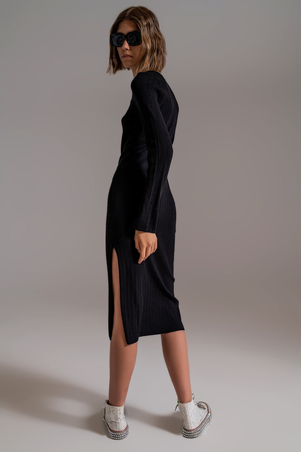 Vestido de punto midi con escote cuadrado en negro Q2