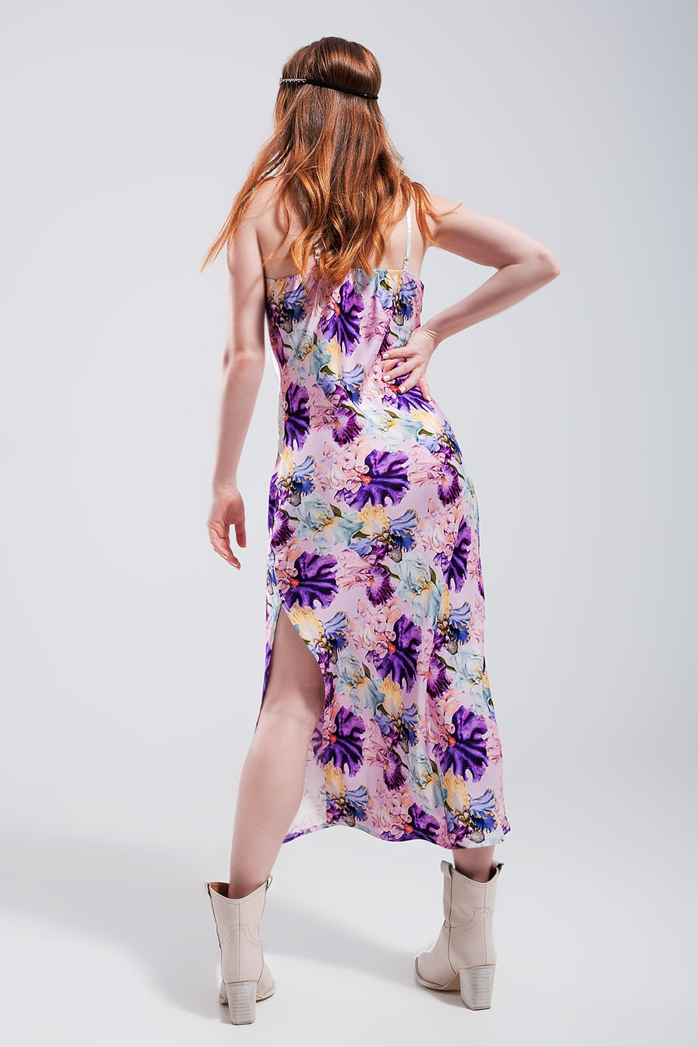 Vestido de tirantes con estampado floral variado de satén morado Q2