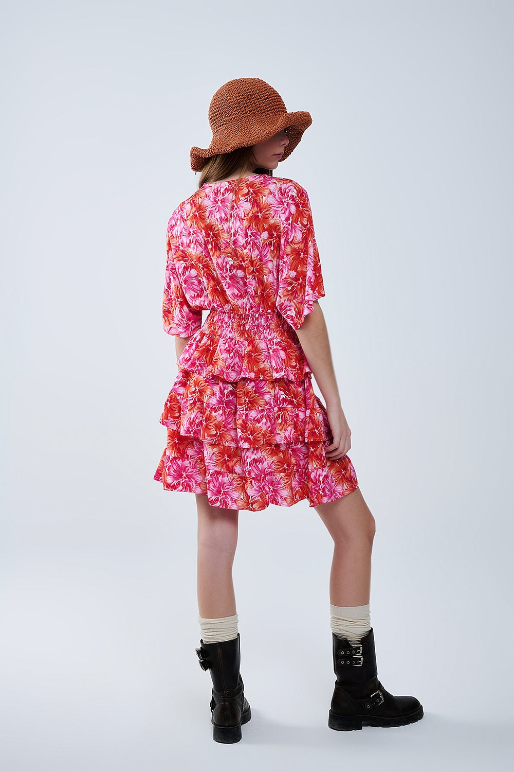Vestido Estampado Floral En Tonos Rosas Naranjas Y Rojos Q2