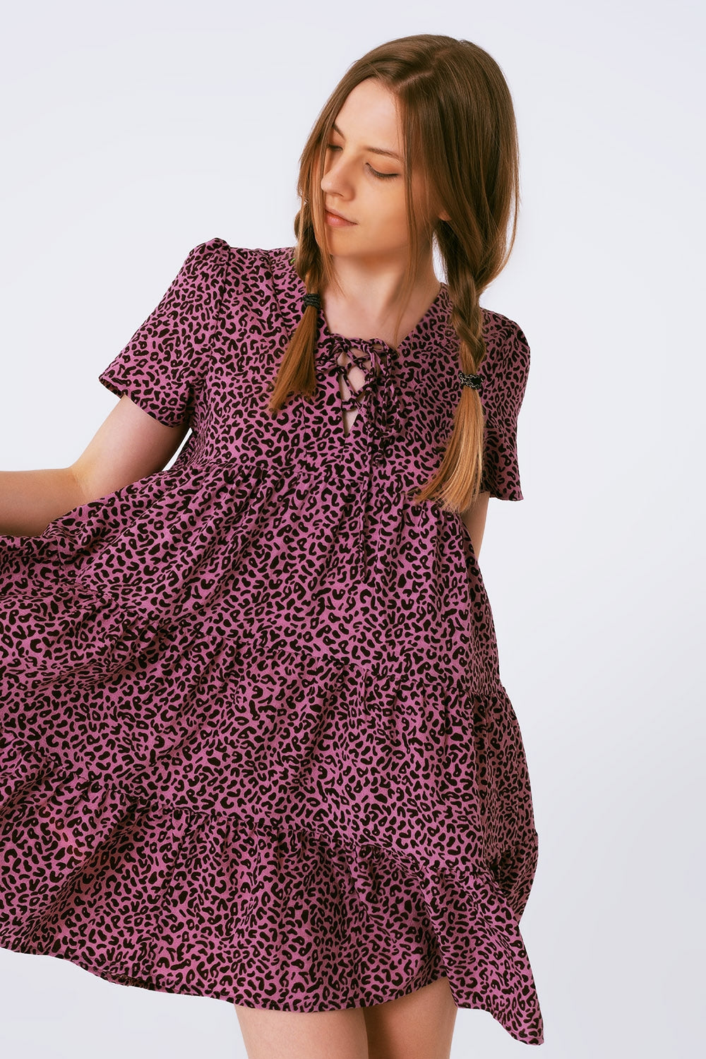 Vestido estilo baby doll de manga corta con detalle en el cuello en estampado de leopardo morado Q2
