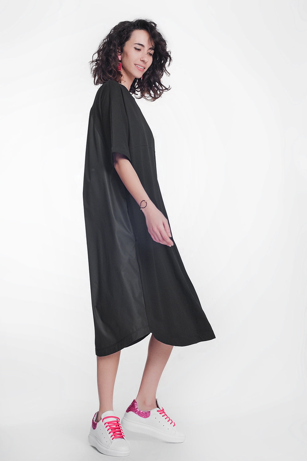 Vestido estilo camisero de popelin con cuello redondo en color negro Q2