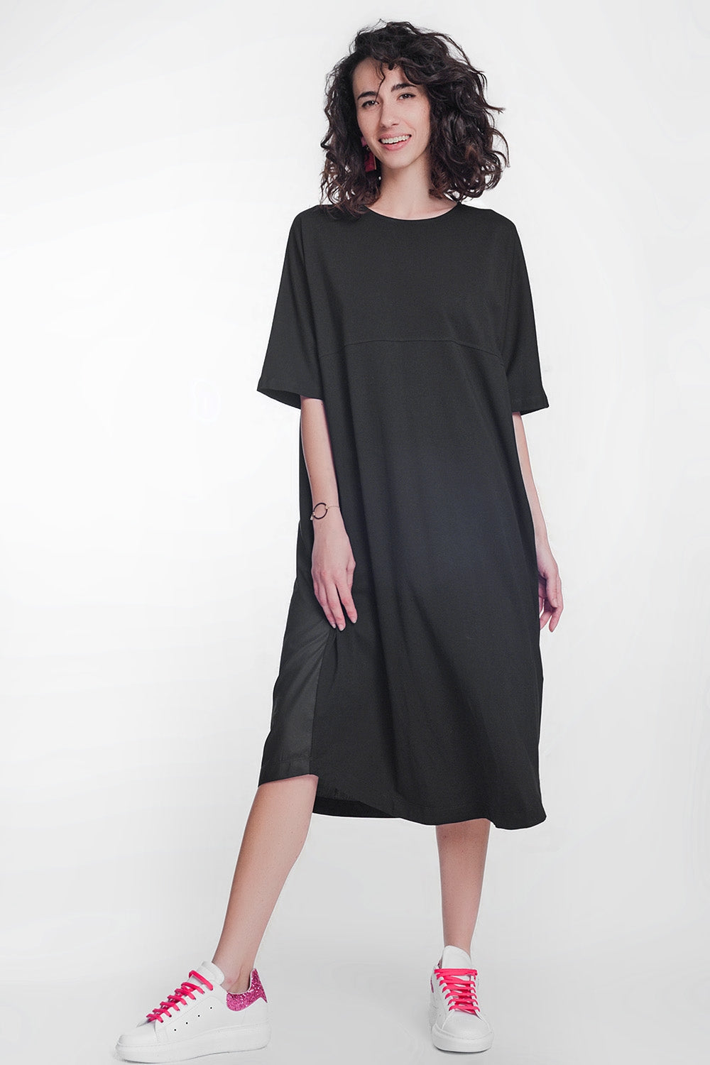 Q2 Vestido estilo camisero de popelin con cuello redondo en color negro