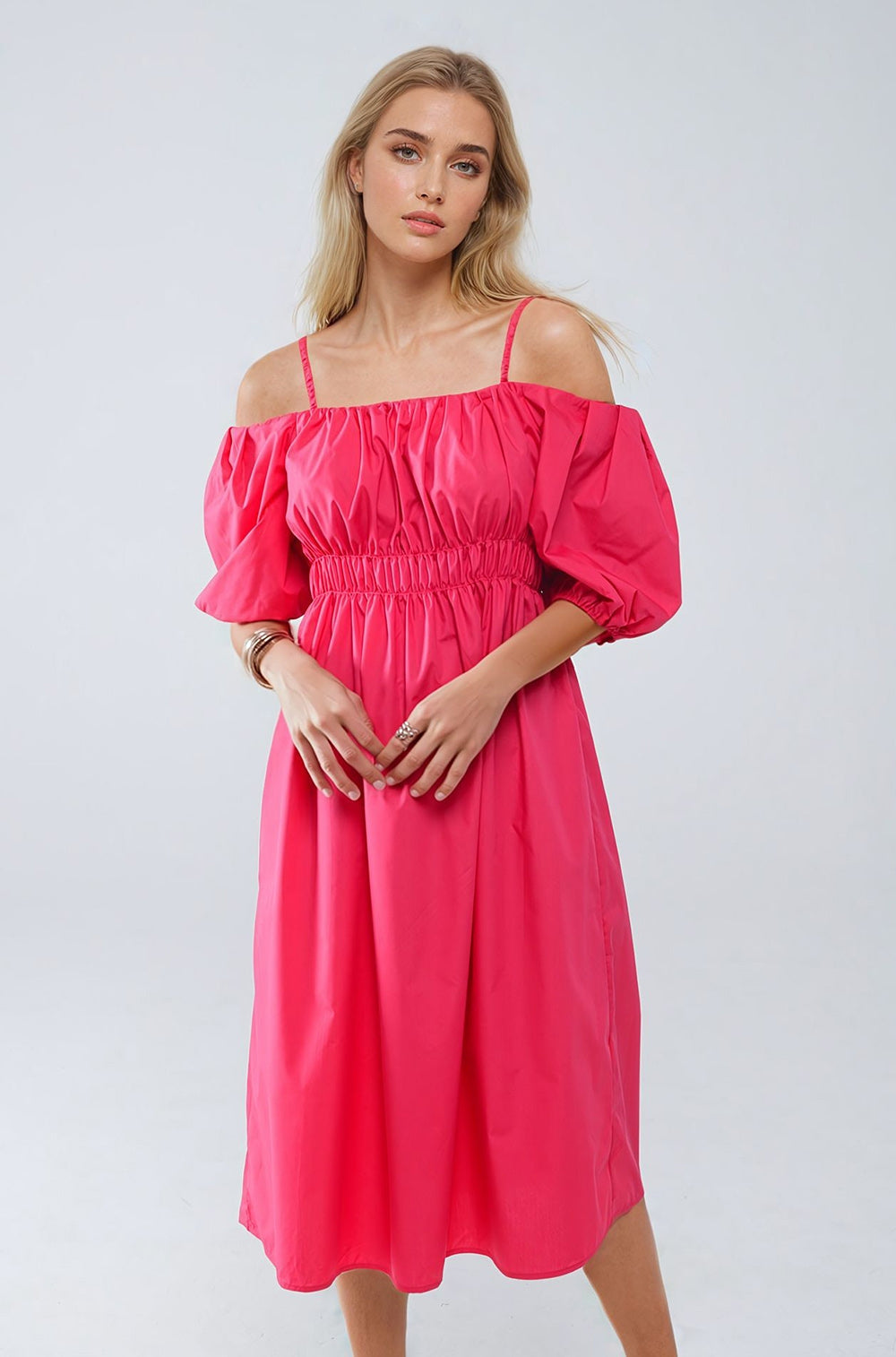 Vestido fuchsia midi de manga corta y tirantes Q2