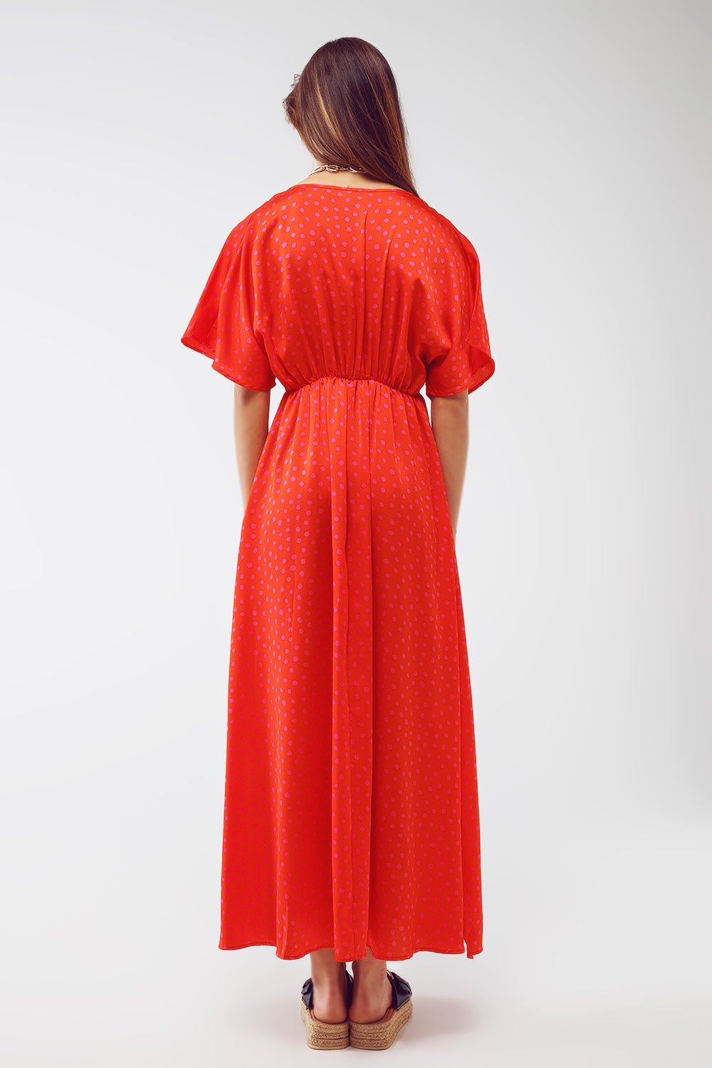 Vestido largo ajustado a la cintura con mangas de ángel en lunares rojo Q2