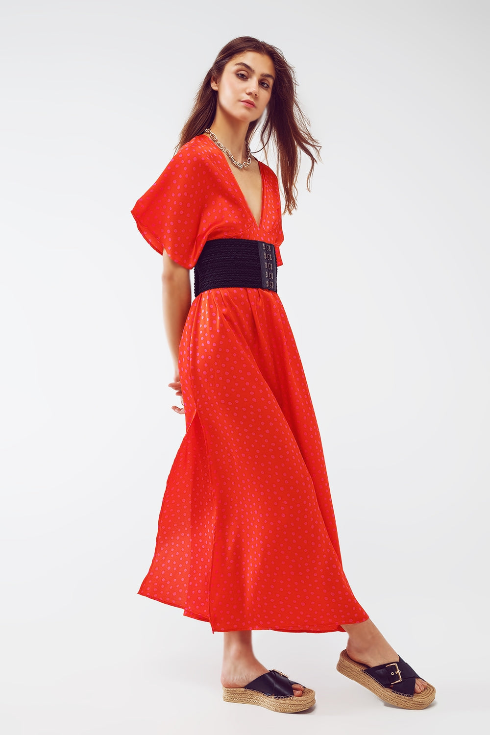 Vestido largo ajustado a la cintura con mangas de ángel en lunares rojo Q2