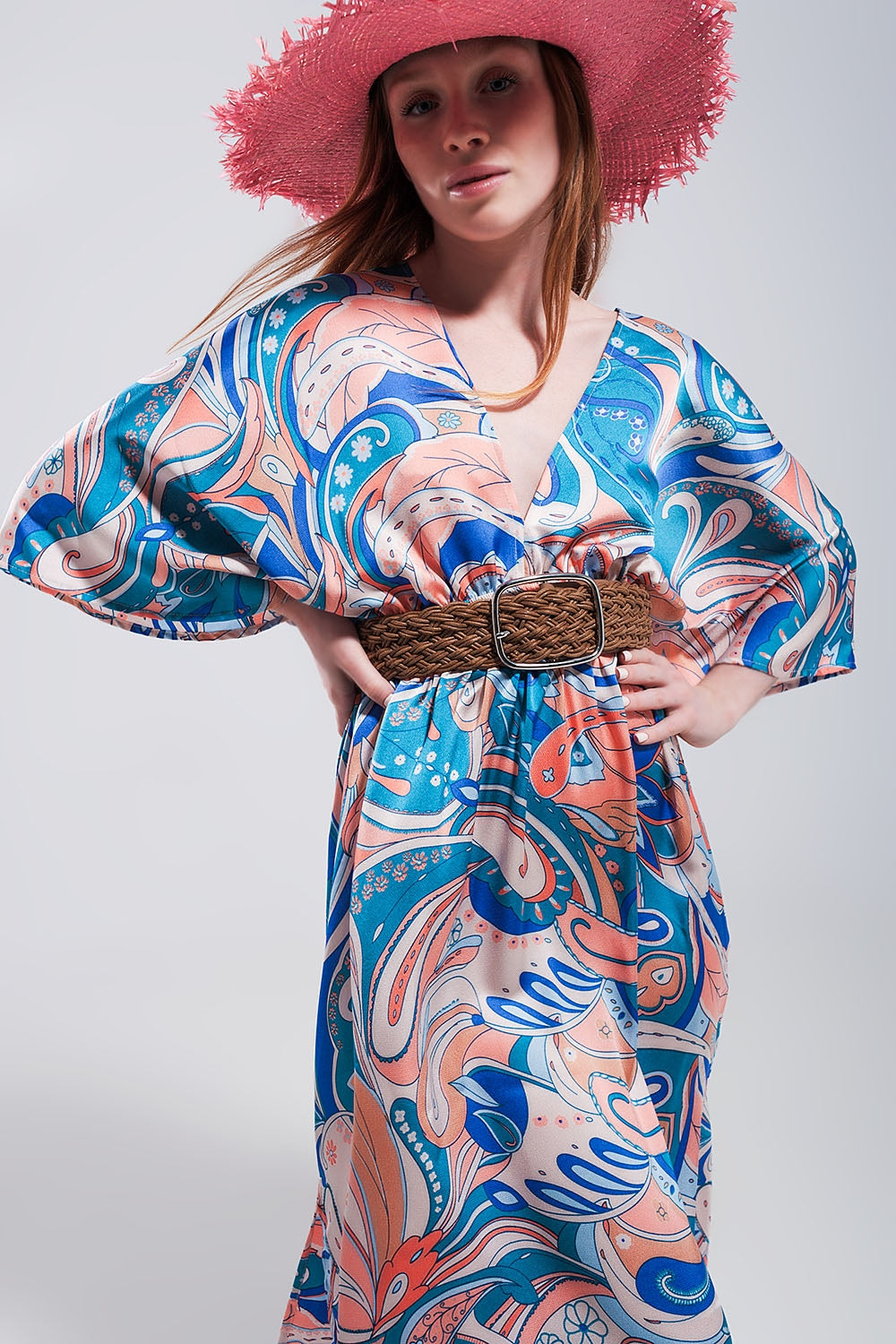 Vestido largo azul con detalles fruncidos en la cintura y lazada en la espalda Q2