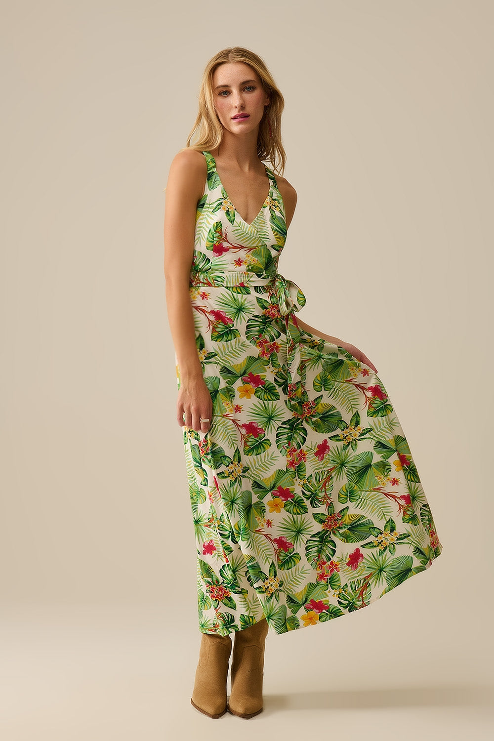 Vestido largo blanco con estampado tropical Q2
