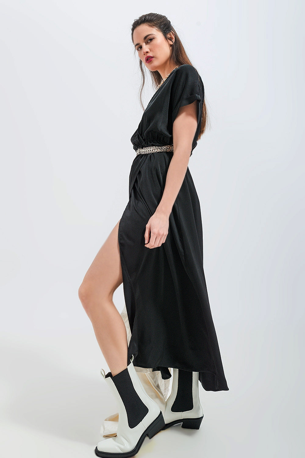 Vestido largo color negro de manga corta en satén Q2