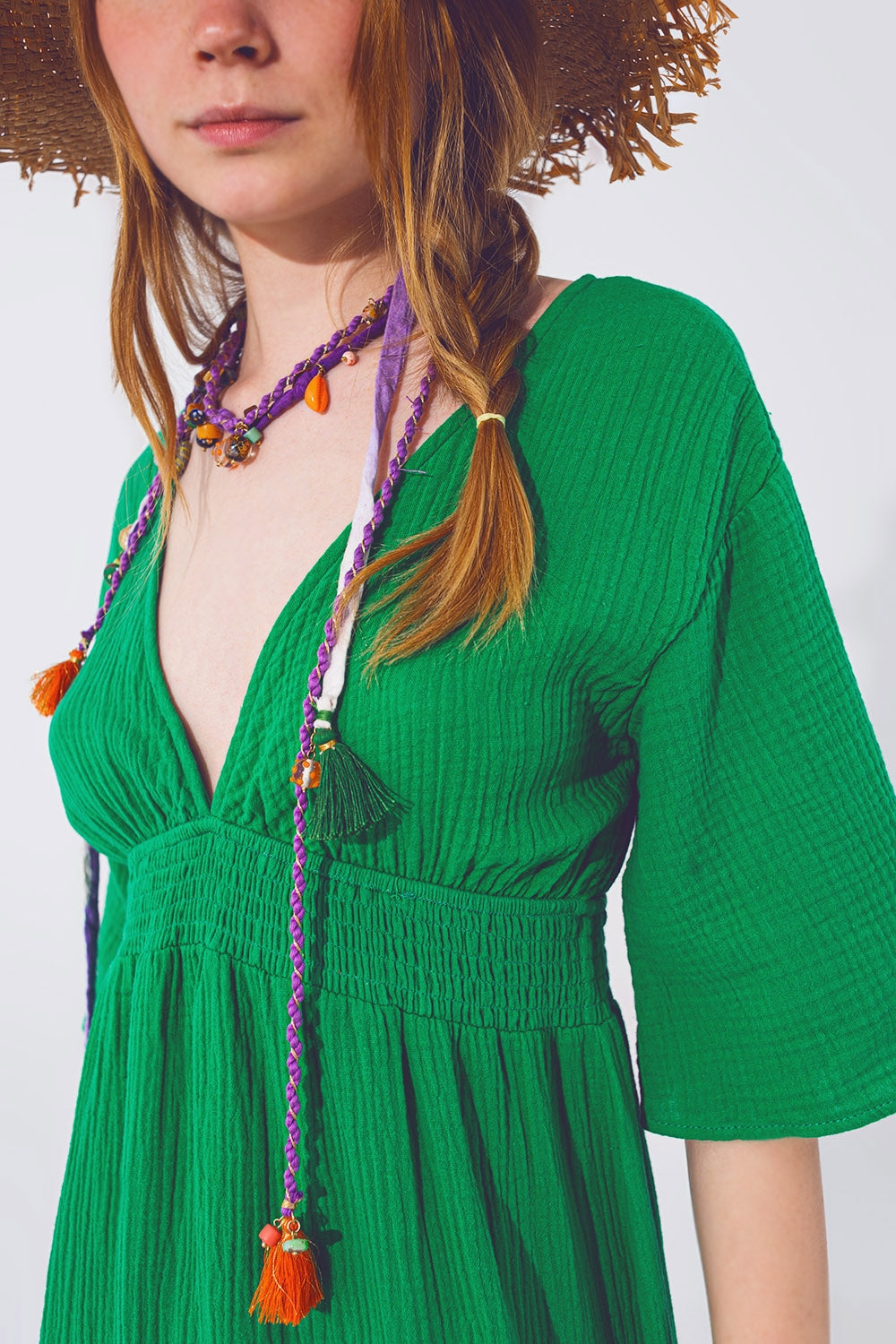 Vestido largo con cuello en V texturizado en verde Q2
