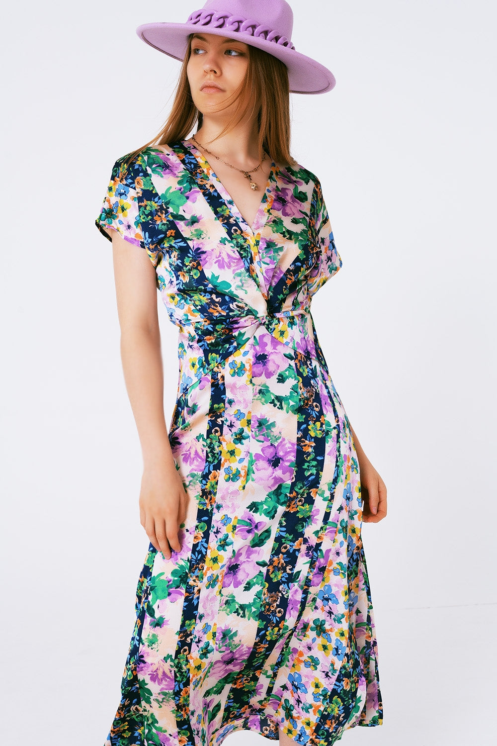 Vestido largo con estampado de flores y nudo frontal en multicolor morado y verde Q2