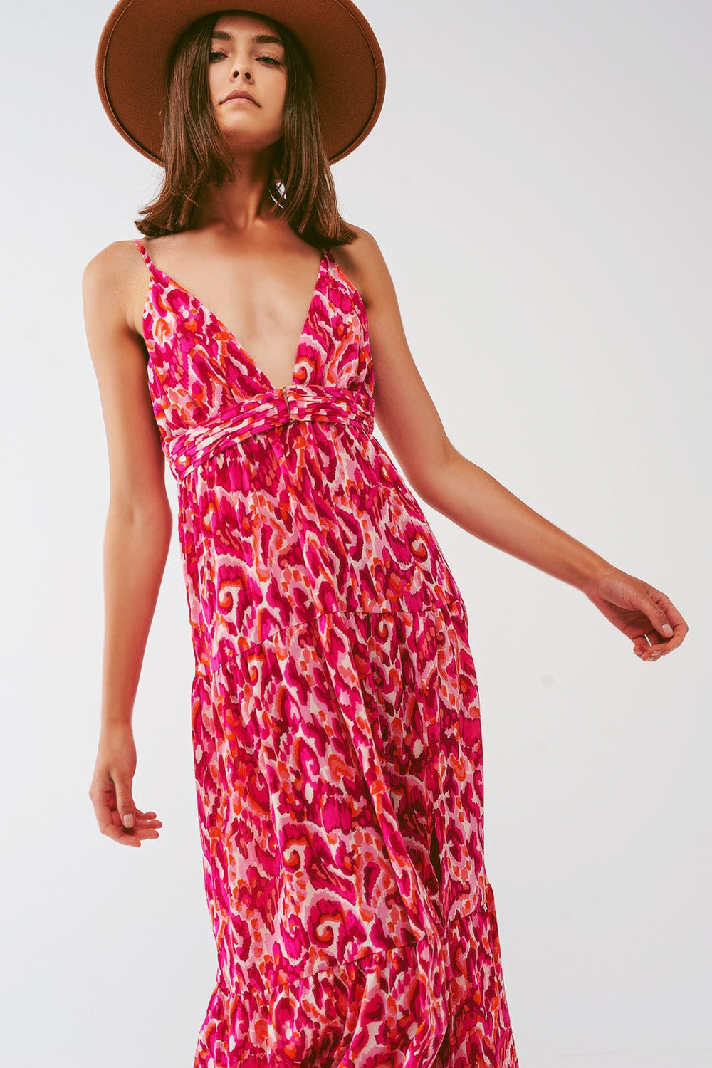 Vestido largo con estampado floral y escote en V en rosa Q2