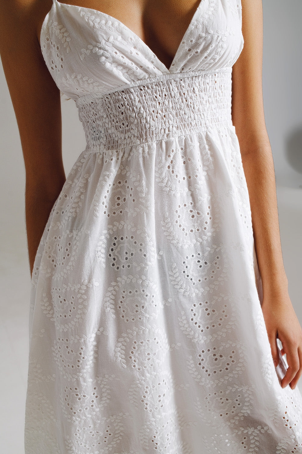 Vestido largo de crochet blanco con cintura ajustada Q2