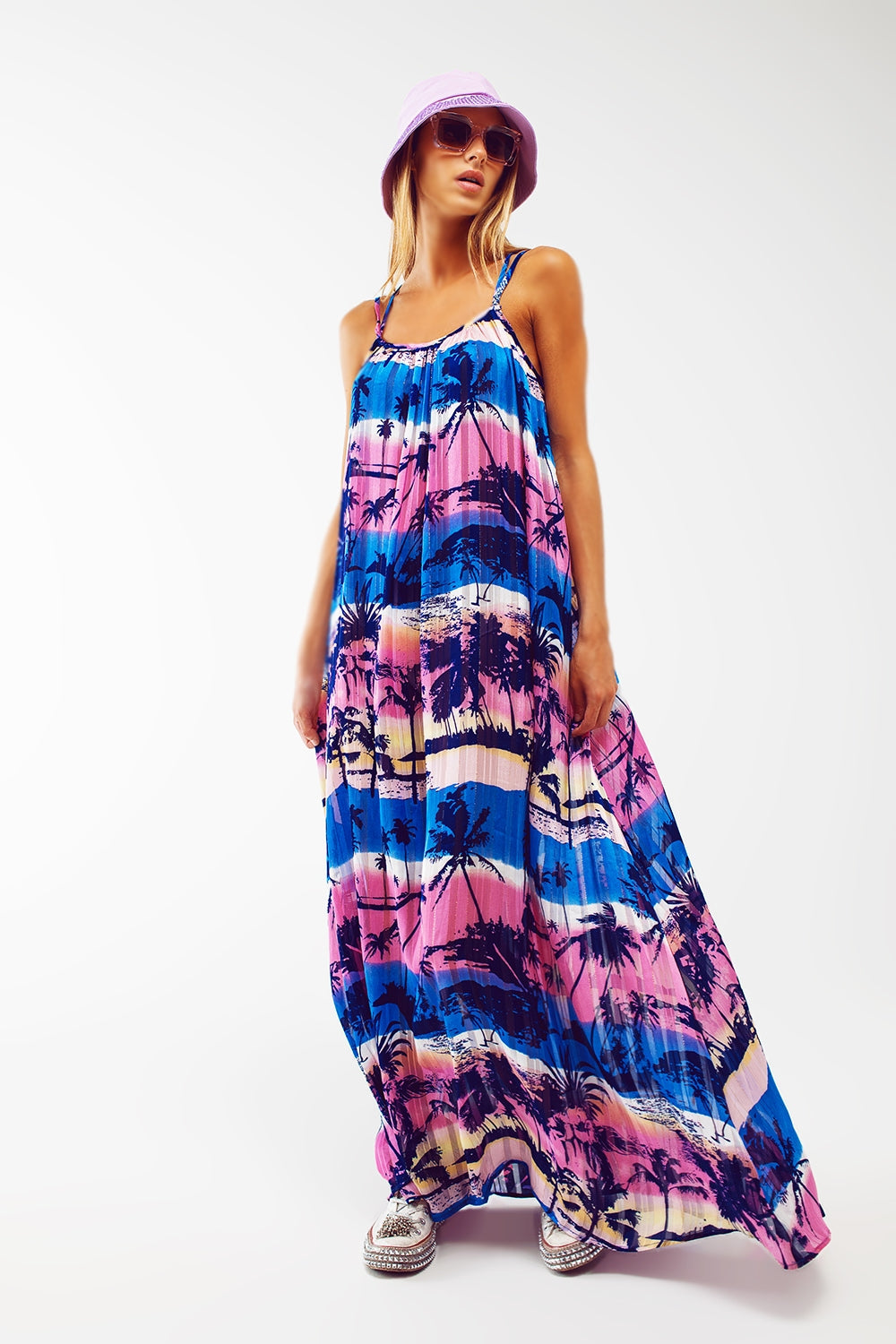Vestido largo de espalda abierta y relajada con estampado azul tropical Q2