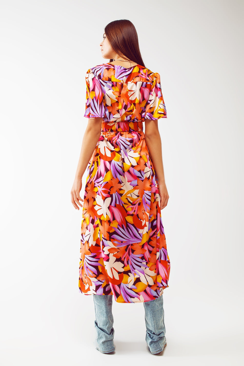 Vestido largo plisado con escote en V en multicolor Q2