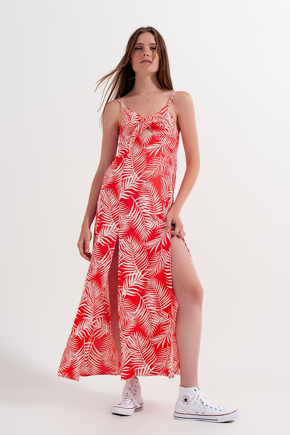 Vestido largo rojo con estampado de hojas y aberturas de A Q2