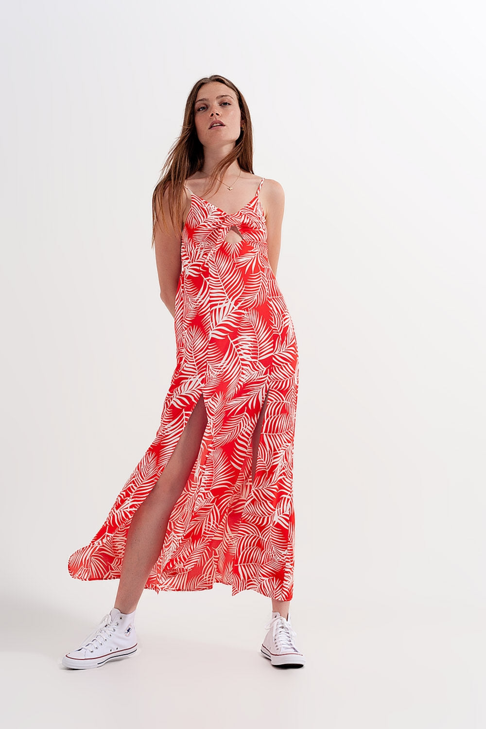 Vestido largo rojo con estampado de hojas y aberturas de A Q2